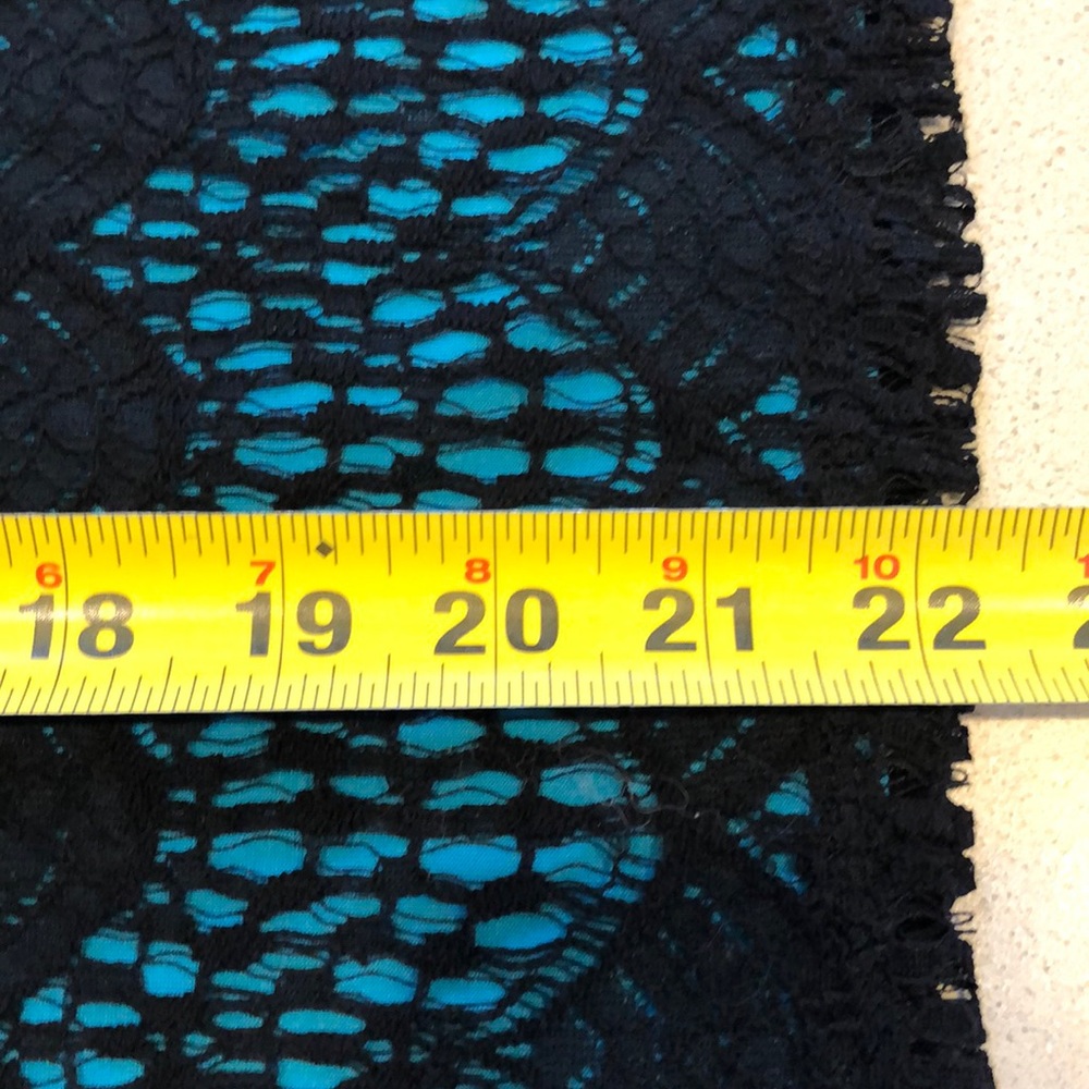 LOFT CROCHETED LACE SHORT SLEEVE BLOUSE BLACK OVER TEAL BLUE LINER SIZE M - Picture 9 of 10
